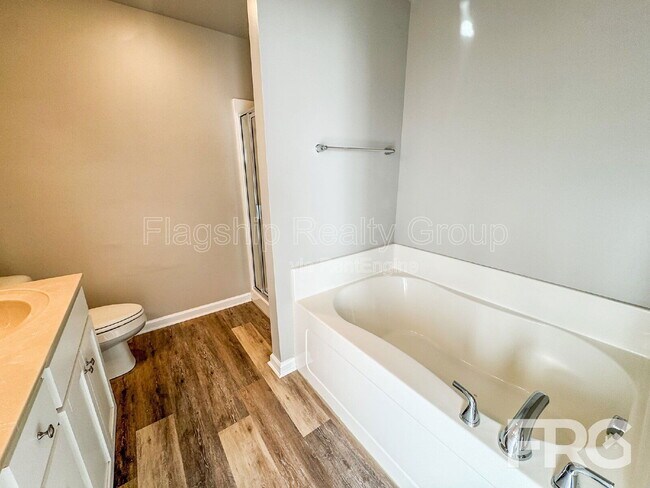 Building Photo - 102 Michael Thomas Pl