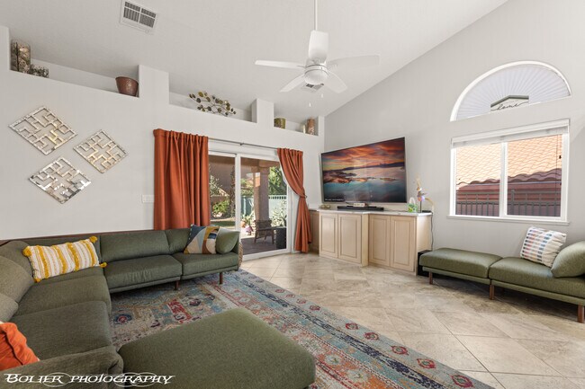 Building Photo - 887 Ironwood Dr