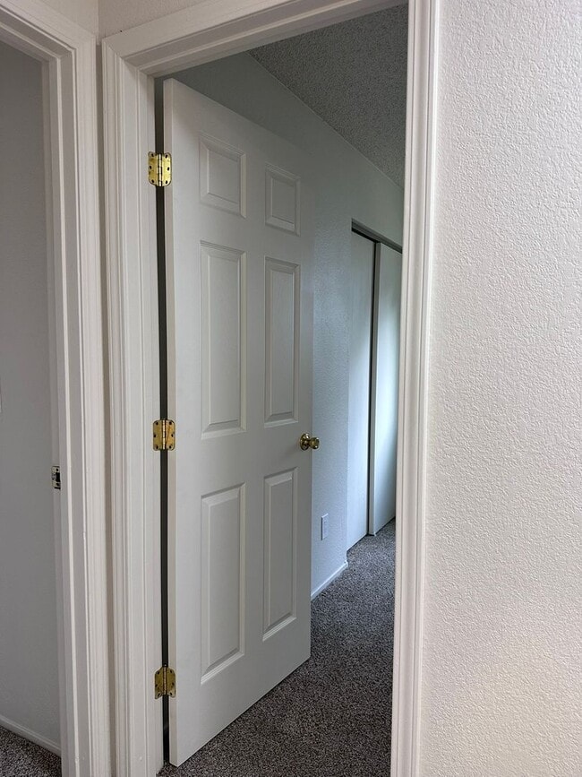 Building Photo - Excellent Florin Area 3bd/2bath home updat...