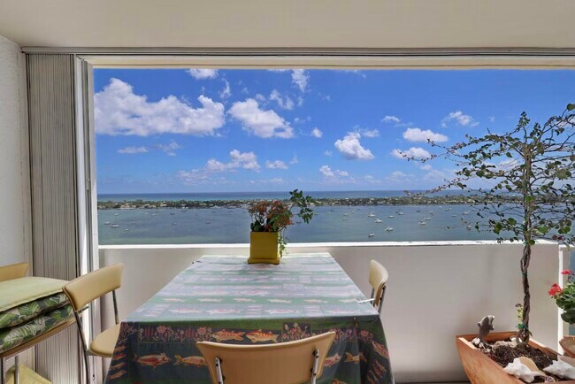 Building Photo - 5600 N Flagler Dr