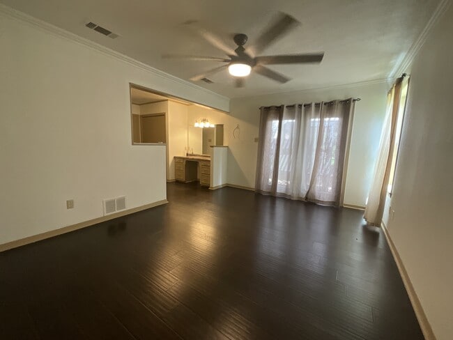 Building Photo - 530 Hilliard Dr