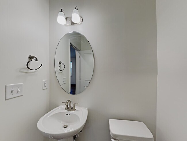 Building Photo - 3216 Oakfields Rd