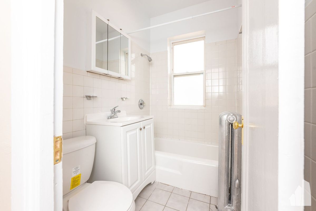 Building Photo - 4043 N Mozart St