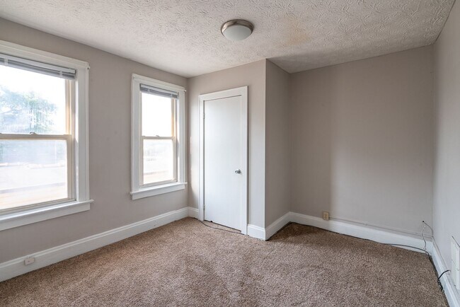 Building Photo - 1474 N 5th St