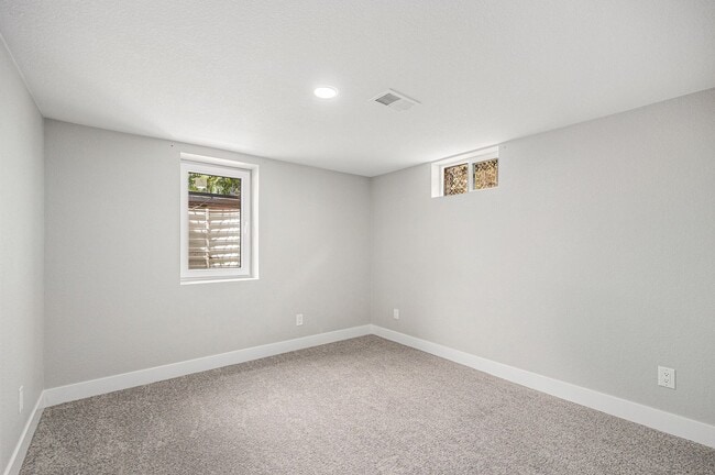 Building Photo - Newly Remodeled 4Bed/2Bath Denver Home