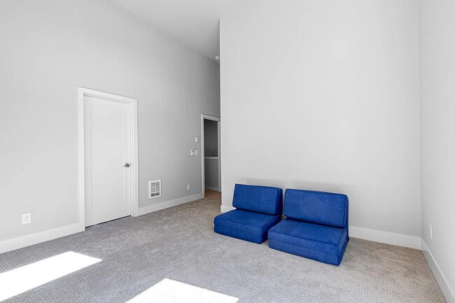 Building Photo - Modern 3 beds/ 2.5 bath townhouse in Kenmore!