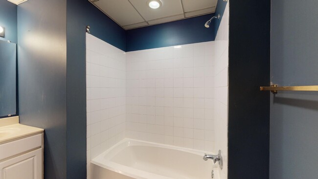 Bath - 1501 Locust St