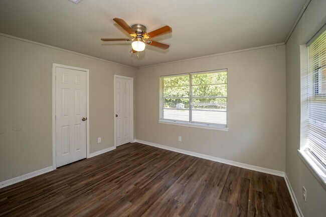 Building Photo - Move in Ready in 77705!  3 bed - 1.5 bath ready to be your new home.