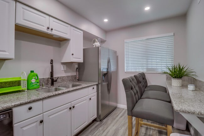 Building Photo - 6871 Alvarado Rd