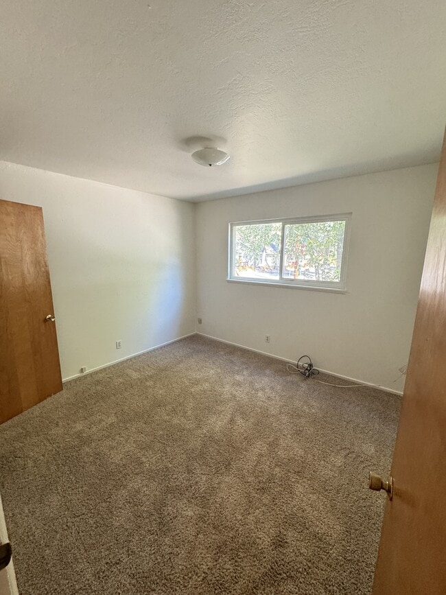 Building Photo - 2708 Armstrong Ave