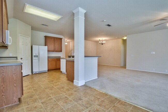Building Photo - 2605 Monroe Dr
