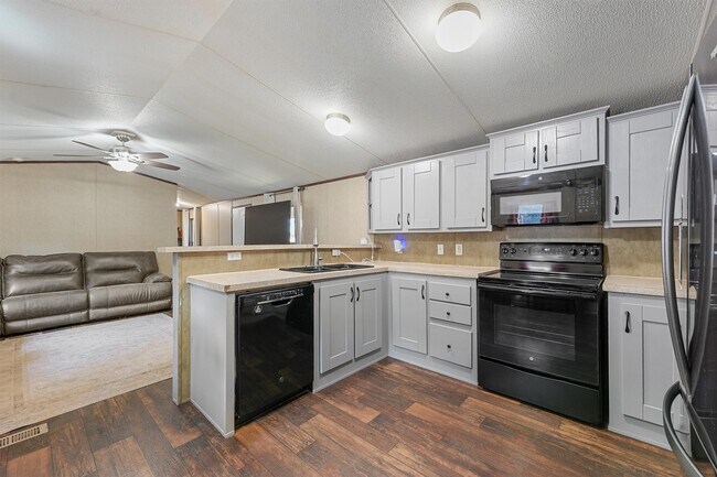 Building Photo - 106 County Road 3755