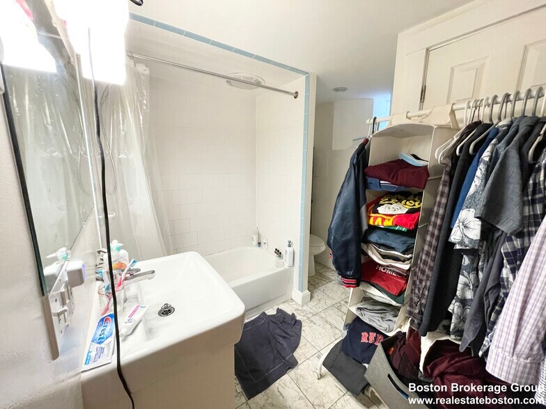 Building Photo - 34 Greenwich St