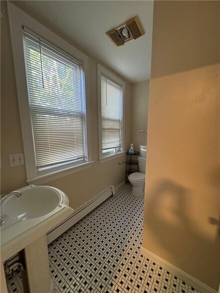 Building Photo - 46 William St