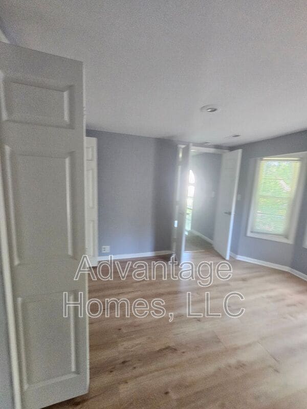 Building Photo - 4544 Terrace St
