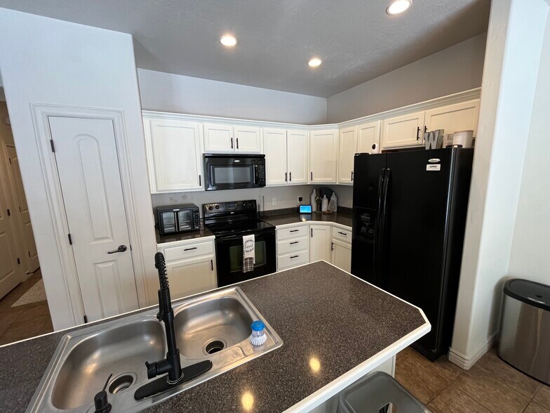 Building Photo - 264 S 910 W