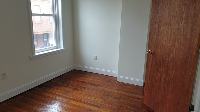 Building Photo - 1340 S Markoe St