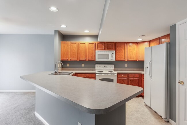 Building Photo - Three bedroom two and a half bathroom town...