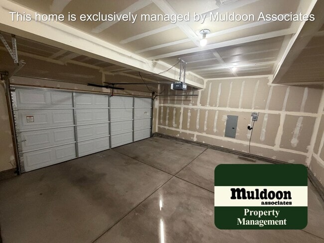 Building Photo - Newer build ready to move in!