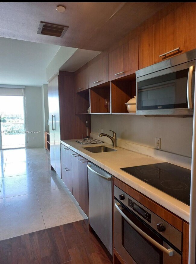 Building Photo - 50 Biscayne Blvd