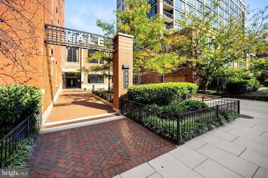 Entrance - 437 New York Ave NW