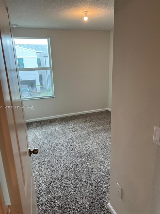 Building Photo - 5629 Mentmore Dr