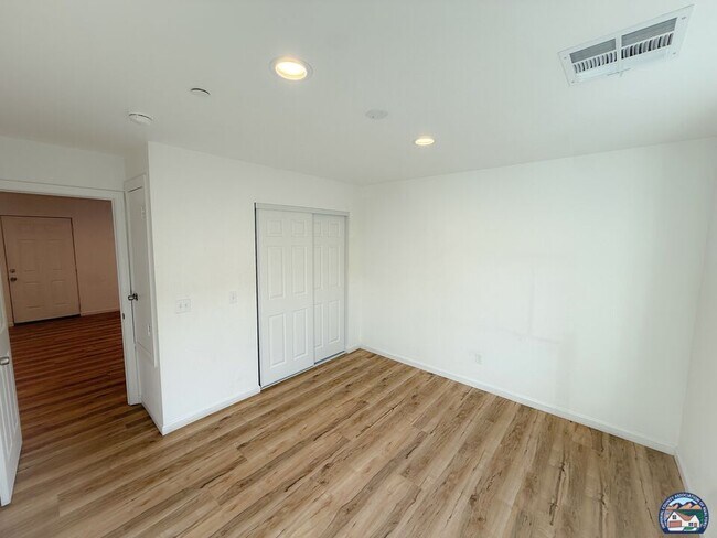 Building Photo - 912 Fourth St