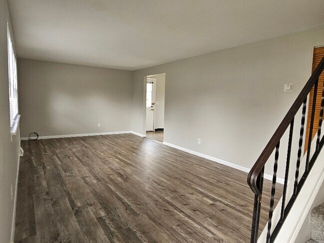 Building Photo - 608 Sunflower Dr