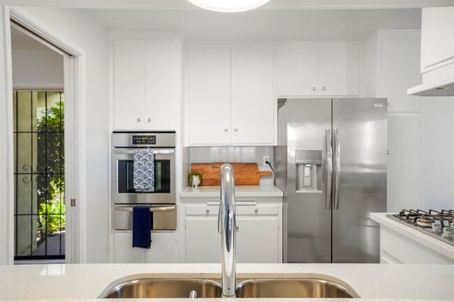 Building Photo - 3640 Princeton Ave