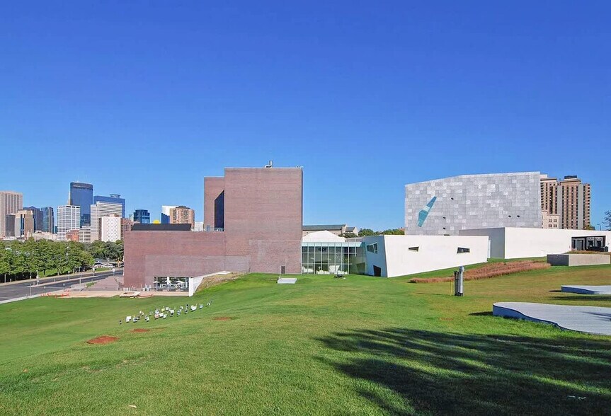 Building Photo - 2424 Lyndale Ave S