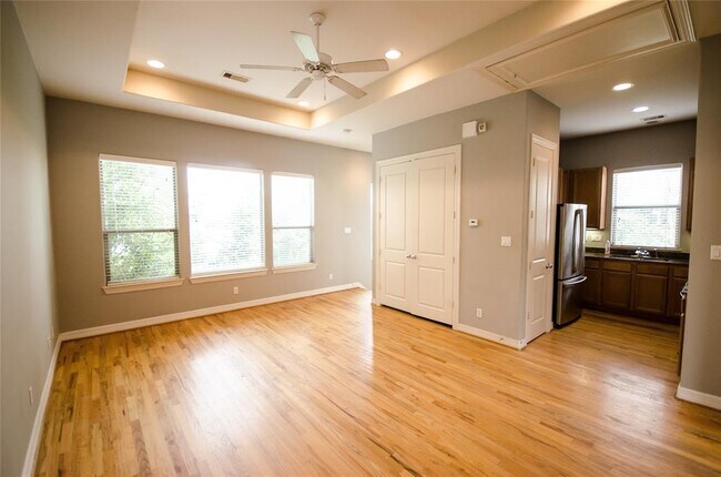 Building Photo - 3802 Center Plaza Dr