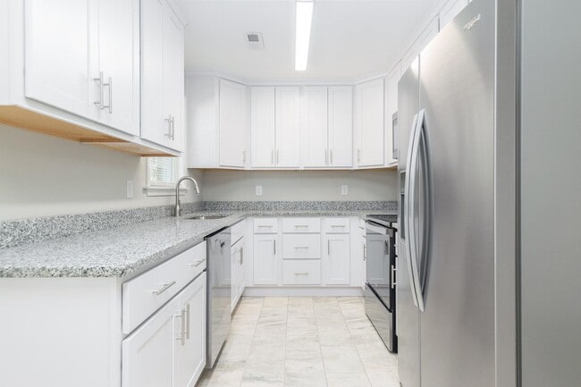 Interior Photo - 1114 Kentwood Dr