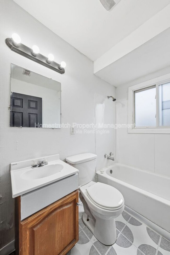 Building Photo - 133 St Thomas Ln