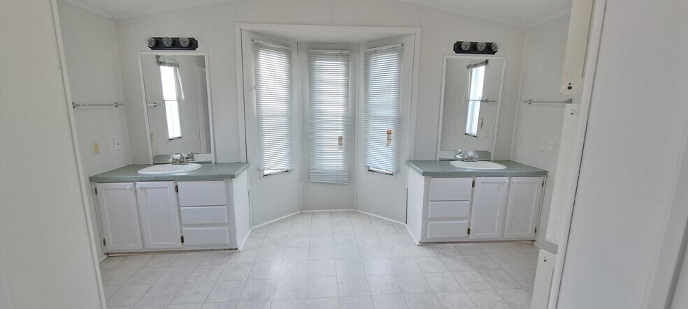 Building Photo - 207 Princeton Rd