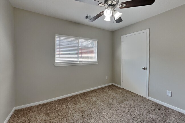Building Photo - 4519 Kimball Dr