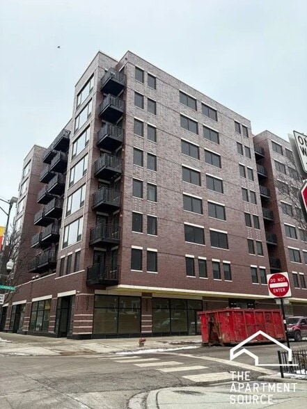 Building Photo - 952 W Carmen Ave