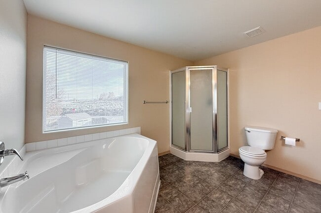 Building Photo - South Richland 4-Bedroom Home With Large Backyard