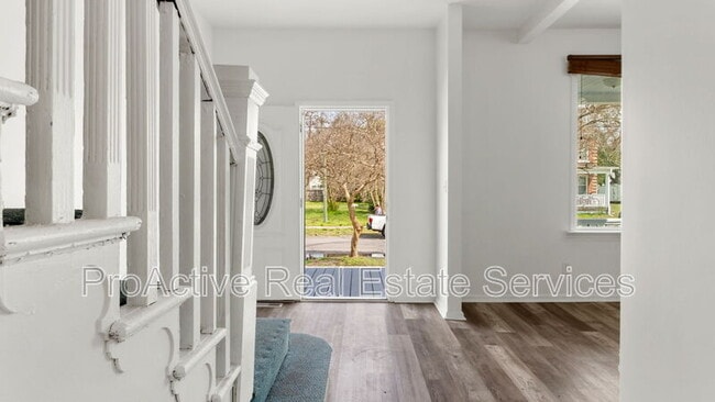 Building Photo - 417 W 30th St