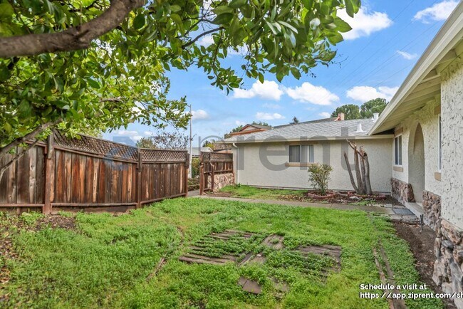 Building Photo - 808 Tremont Ct