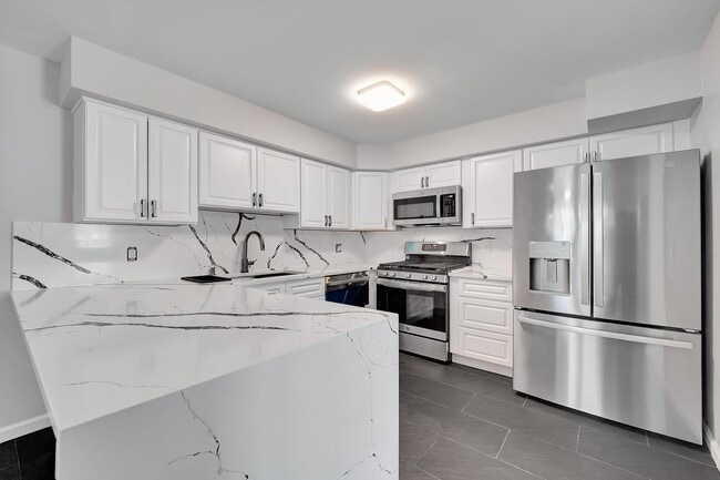 Building Photo - 41705 Broquet Dr