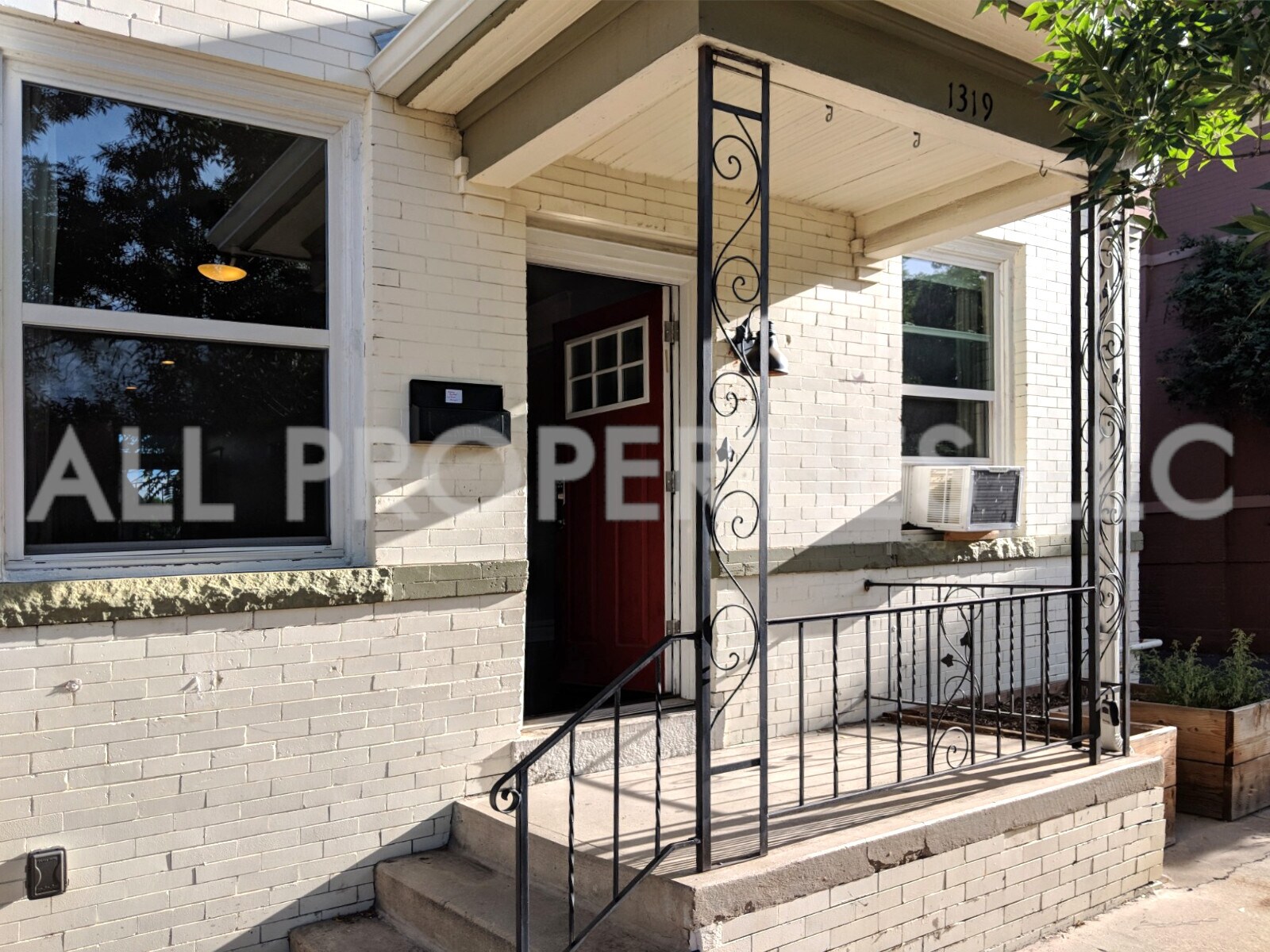 Building Photo - 1319 E 27th Ave