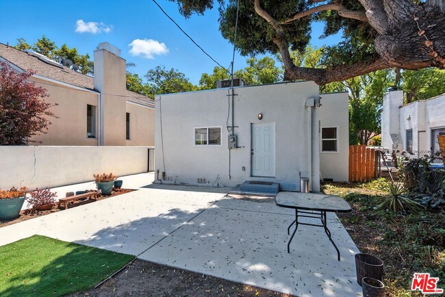 Building Photo - 2010 Glendon Ave