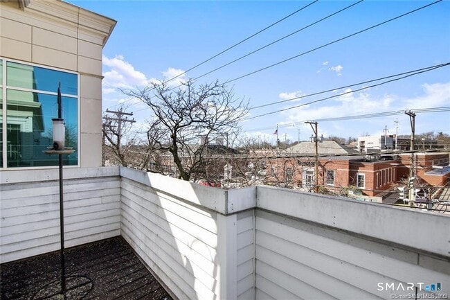 Building Photo - 1241 Post Rd