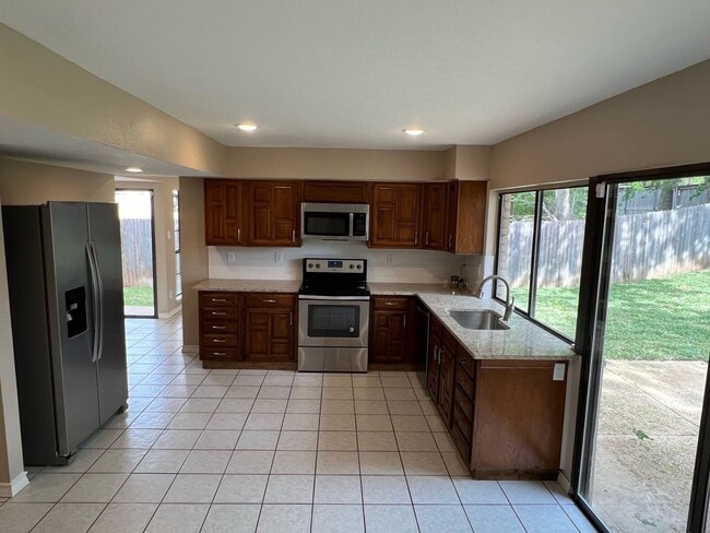 Building Photo - 6700 Forestview Dr