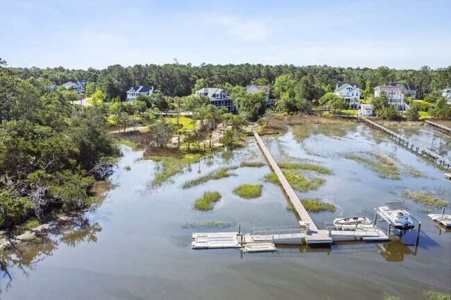 Building Photo - Luxury Waterfront Estate with Deepwater Access