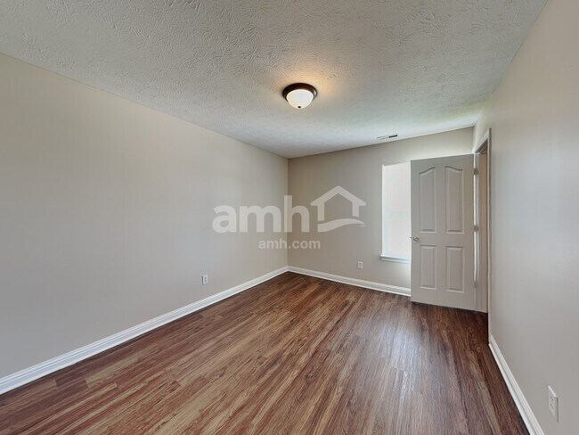 Building Photo - 960 Foxtail Ct