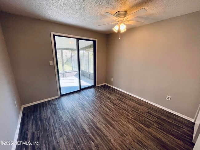 Building Photo - 2664 Sunrise Village Dr