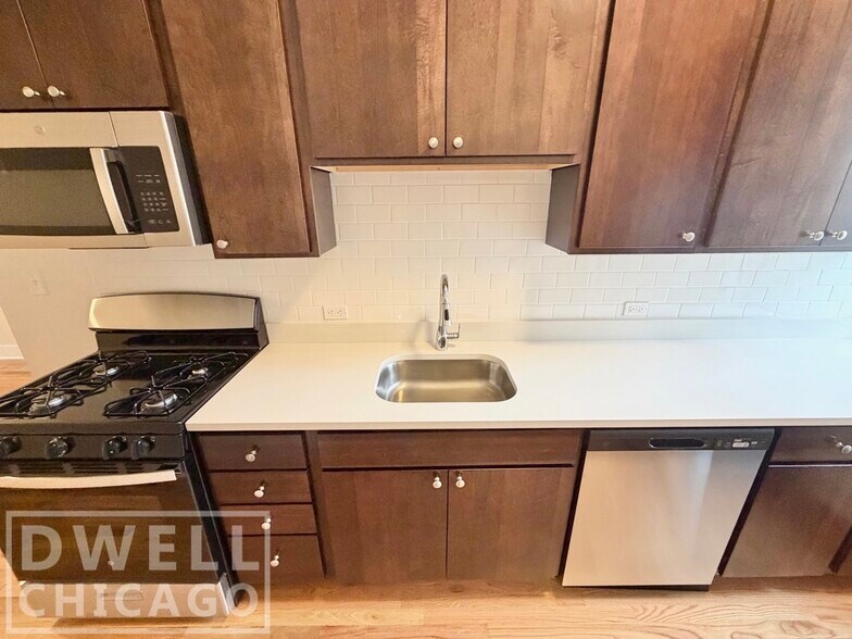 Building Photo - 1540 N Kedzie Ave