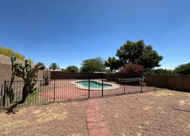 Building Photo - 8414 E Bowline Rd