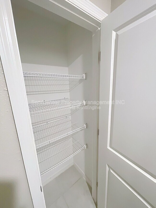 Building Photo - 10344 Alder Green Dr